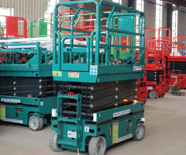 梨树自行走升降机